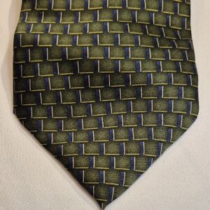 Bill Blass 100% Silk RN #19388 Green and Blue Mens Neck Tie with Geometric